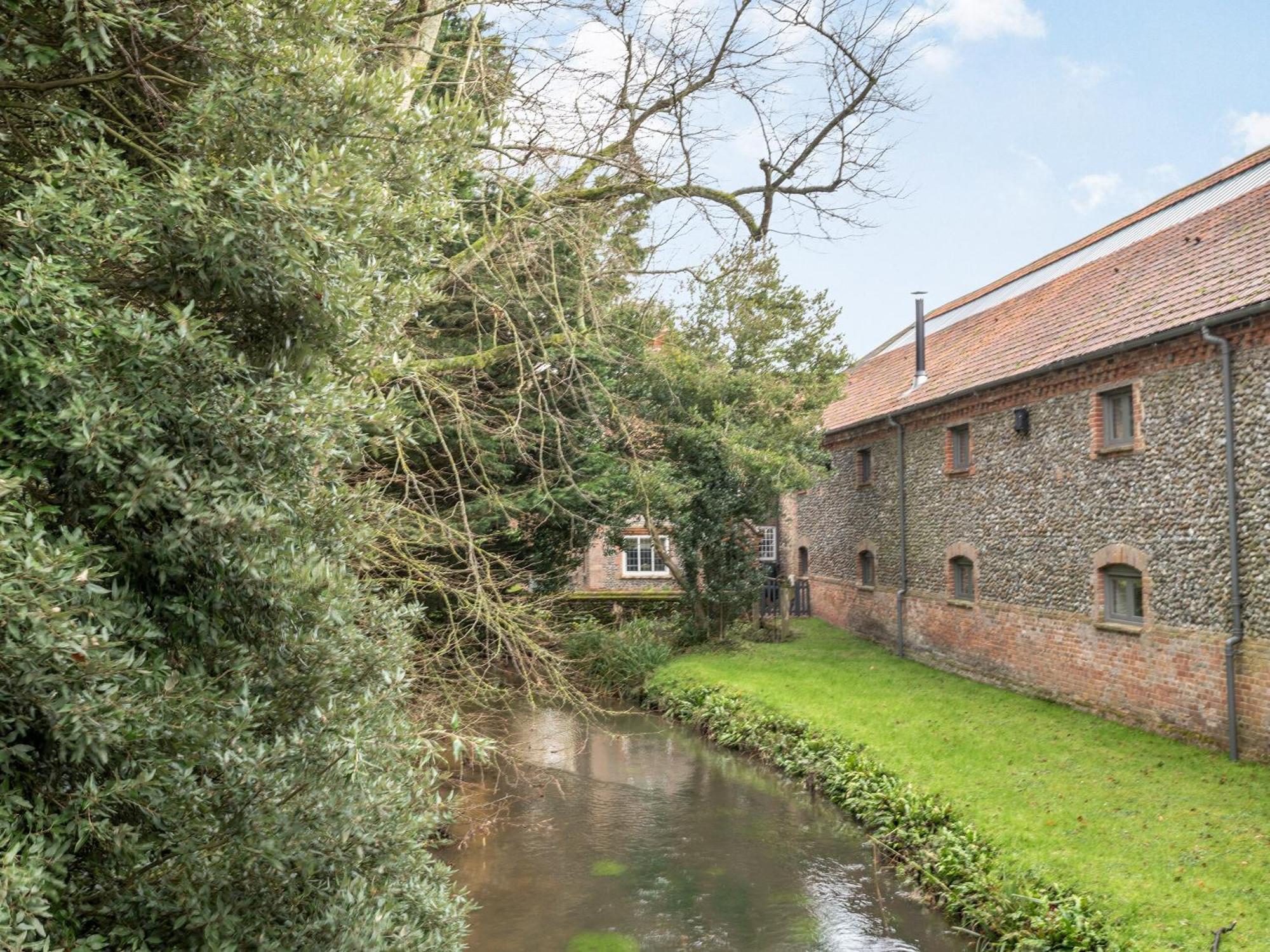 Oast Barn Vila Letheringsett Exterior foto